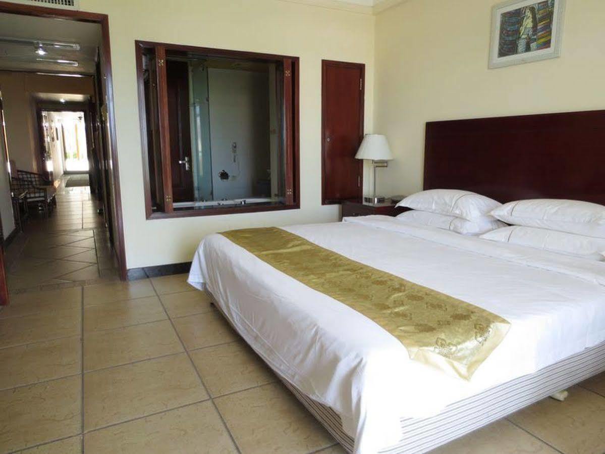Linda Seaview Hotel Sanya Exterior photo